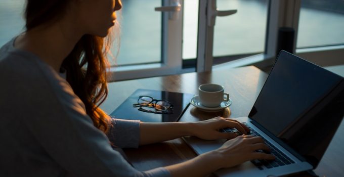 Keeping Your Spine Aligned While Working